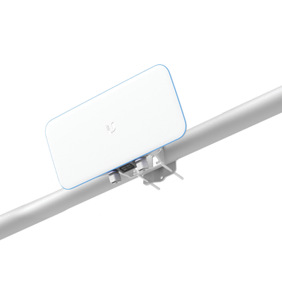 UniFi Estación Base Sectorial IP67 WiFi con tres radios 802.11ac Wave 2 MU-MIMO 4X4 antena 90 grados Beamforming, hasta 1500 usuarios, solo 5 GHz para WiFi