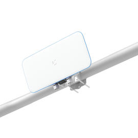 Access Point WiFi UniFi Base Station XG para exterior IP67, alto rendimiento en escenarios exigentes, tres radios 802.11ac Wave 2 MU-MIMO 4X4 /antenas de 90° y 50° con Beamforming, hasta 1500 usuarios, puerto de 10G / WiFi solo en 5 GHz