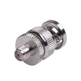 Adaptador en Linea de Conector SMA Hembra a BNC Macho, Niquel / Oro / Teflón.