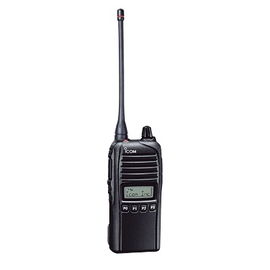 Analog Radio, 4 W, 400-470 MHz, 128 Channels, IP67 Waterproof. Supplied with Battery, Belt Clip, Charger, and Antenna