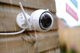 Bala IP 2 Megapixel / Inalámbrica / Lente 2.8 mm / 30 mts IR / Grabación en la Nube / Audio de Dos Vías / Sirena / Luz Blanca / Ranura para Memoria / Exterior. Bala IP 2 Megapixel / Inalámbrica / Lente 2.8 mm / 30 mts IR / Grabación en la Nube / Audio de Dos Vías / Sirena / Luz Blanca / Ranura para Memoria / Exterior.