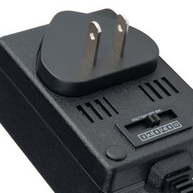 Eliminador regulado de 3 a 12 Vcc, 2,5 A con puntas intercambiables. Eliminador regulado de 3 a 12 Vcc, 2,5 A con puntas intercambiables.