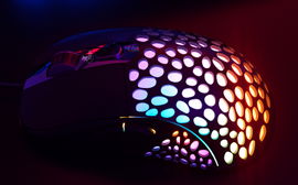 Mouse gamer SWARM Xtech - 6 botones para videojuegos - RBG - 6400 DPI - Cable antienredos