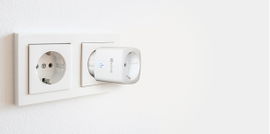 Enchufe Inteligente / Inalámbrico / Control a través de la Aplicación Móvil  / Conecte los Dispositivos del Hogar / Permite Personalizar Horarios / Soporta Asistente de Voz de Google y Alexa