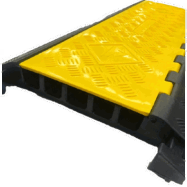 Protector de Cable de 5 Canales / Base de Goma y Tapa de Plástico / Capacidad 4.6 Toneladas / Canal 38x35MM / Longitud 90 cm / Amarillo y Negro