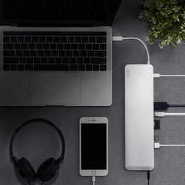 Docking station USB-C multipuerto con power pass-through Docking station USB-C multipuerto con power pass-through