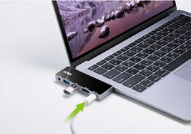 USB-C Travel Dock con Power Pass-Through USB-C Travel Dock con Power Pass-Through