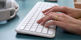 Teclado Signature Slim K950 Color Grafito