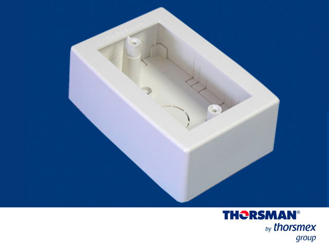 CAJA PLASTICA TMK S1 THORSMAN 7902-02001 COLOR BLANCO DE PVC AUTO EXTINGUIBLE  CON FONDO, INCLUYE  TAQUETE Y PIJA PARA SU FIJACIÓN, RESISTENCIA A LA HUMEDAD Y ATMÓSFERA CORRESIVA, CERTIFICADO EN CSA, CUMPLE LA NORMA UL 94 V0 y NOM-001-SEDE-2005
