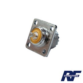 Conector UHF hembra (SO-239), montaje chasis con 4 perforaciones a 18 mm. Conector UHF hembra (SO-239), montaje chasis con 4 perforaciones a 18 mm.