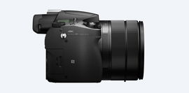 RX10 III con lente de zoom F2.4-4 de 24-600 mm de gran apertura RX10 III con lente de zoom F2.4-4 de 24-600 mm de gran apertura