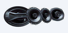 Radio para auto de CD con 2 parlantes de 6,5 pulg. y 2 parlantes de 6 x 9 pulg. Radio para auto de CD con 2 parlantes de 6,5 pulg. y 2 parlantes de 6 x 9 pulg.