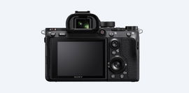 Cámara full-frame de 35 mm α7R III con enfoque automático Cámara full-frame de 35 mm α7R III con enfoque automático