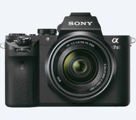 Cuerpo ILC full-frame Alpha 7 II con lente de zoom estándar Cuerpo ILC full-frame Alpha 7 II con lente de zoom estándar