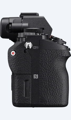 Cuerpo ILC full-frame Alpha 7 II con lente de zoom estándar Cuerpo ILC full-frame Alpha 7 II con lente de zoom estándar