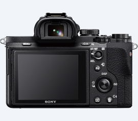 Cuerpo ILC full-frame Alpha 7 II con lente de zoom estándar Cuerpo ILC full-frame Alpha 7 II con lente de zoom estándar
