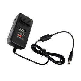Adaptador de pared 12 Vcc @ 2 A ; Voltaje de entrada de 100-240 Vca Adaptador de pared 12 Vcc @ 2 A ; Voltaje de entrada de 100-240 Vca