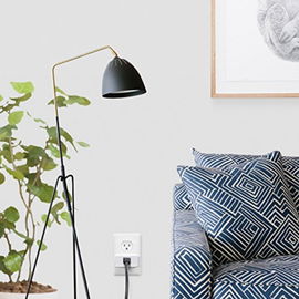 Mini tomacorriente inteligente Wi-Fi, 100 - 120V~, 50/60Hz, 15.0A, compatible con Amazon Alexa y Google Assistant, color blanco.